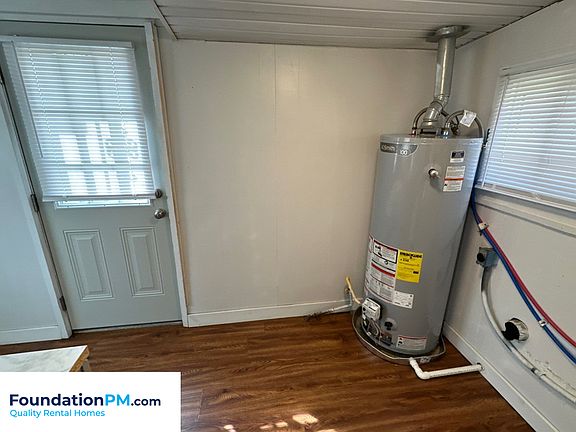 4th image of 2569 Henderson St