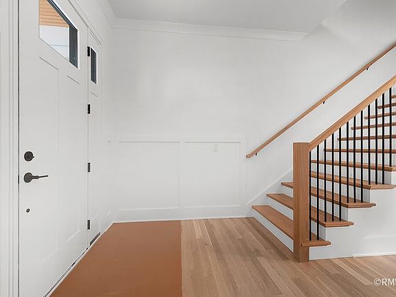 5th image of 444 E Schiller St
