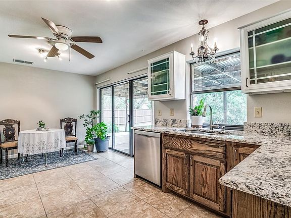 2nd image of 1928 Pin Oak Dr