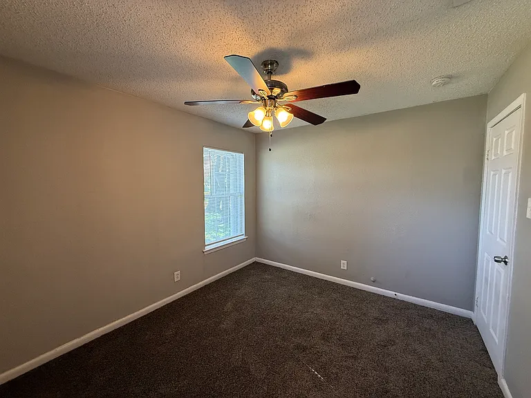 303 Ridgefield Cir — Photo 8