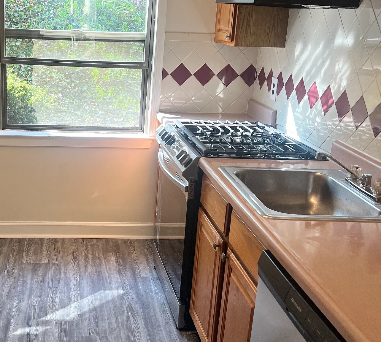 2 bed, 1037 sqft, $1,990 — Photo 2