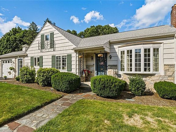 2nd image of 29 Colonial Dr