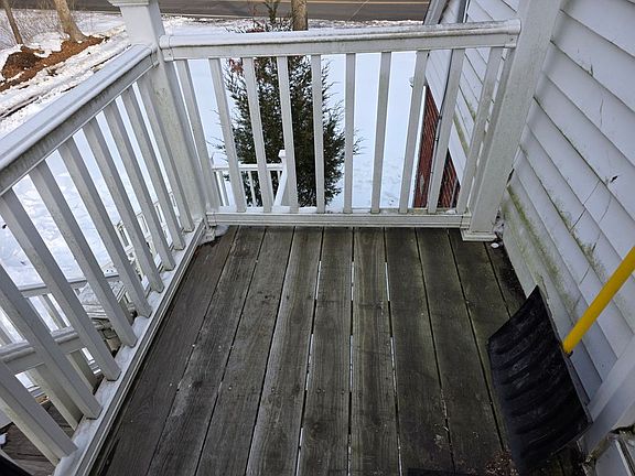 3rd image of 140 Lake Ave S