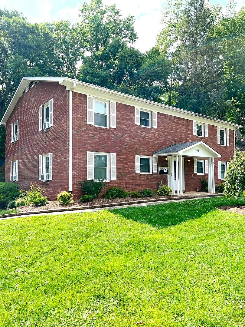 315 Kenilworth Rd — Photo 2