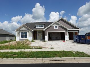 1400 Periwinkle PASS, Oconomowoc, WI 53066