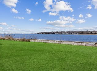 48 E Tiana Rd, Hampton Bays, NY 11946