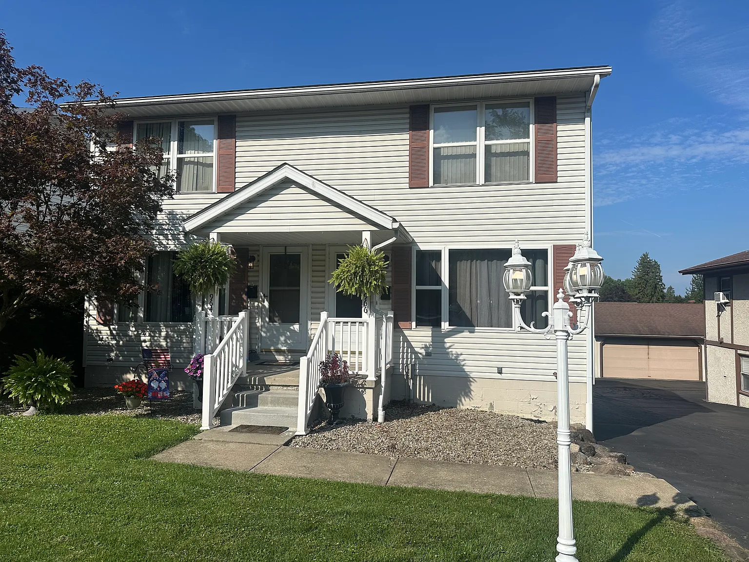 2 bed, 2.5 bath, $900 — Photo 1