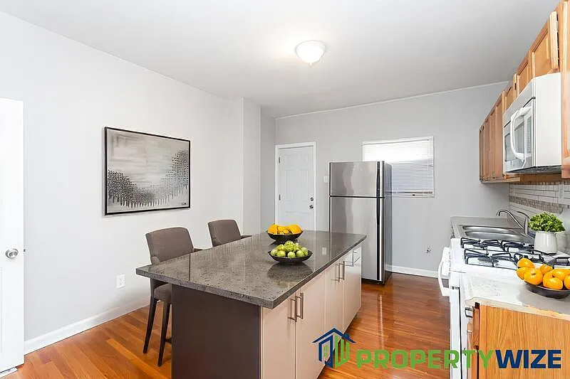 3 bed, 1.0 bath, 1144 sqft, $1,525 — Photo 4