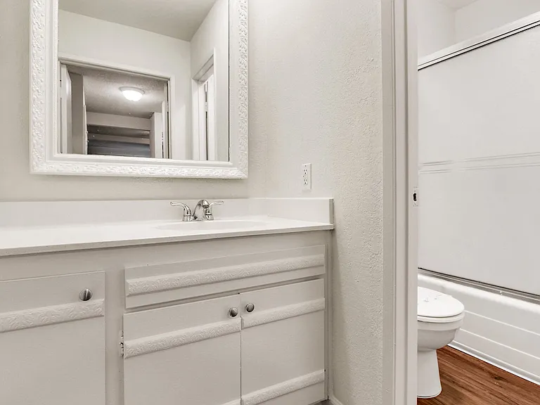 Woodcliff Apartments — Photo 67