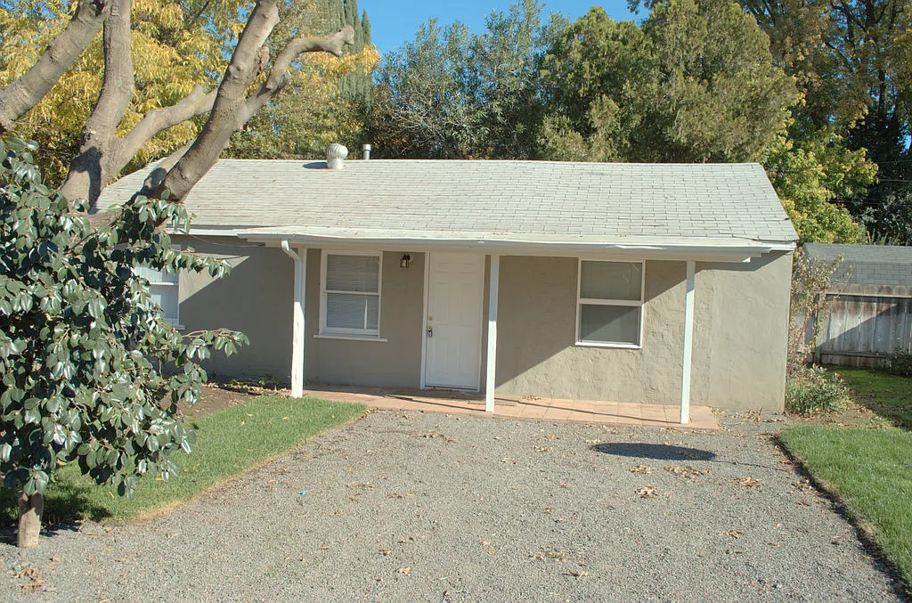 262 1/2 White Ave photo 1