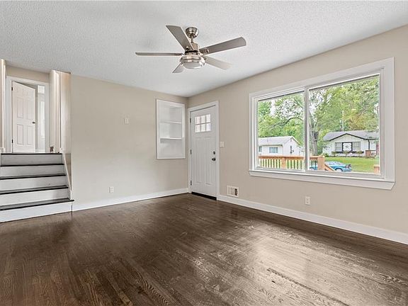 5th image of 13609 Winchester Ave
