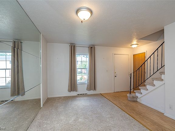 3rd image of 158 Drury Ln #158