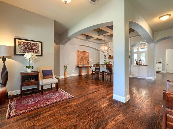 4th image of 2943 McGregor Dr