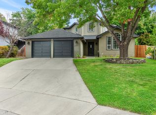 2352 Asher Dr, Medford, OR 97504