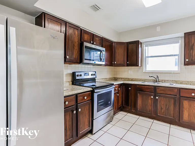 7231 McArthur Pkwy — Photo 7