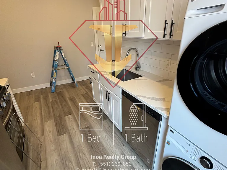 863 Pavonia Ave #12 — Photo 4