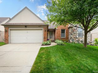3137 Courtfield Dr, Rochester Hills, MI 48309