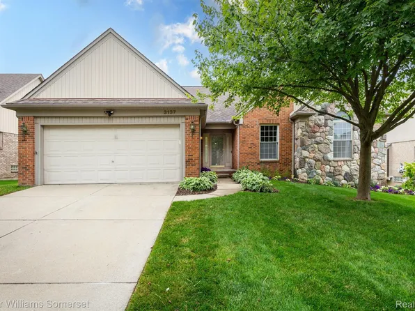 3137 Courtfield Dr, Rochester Hills, MI 48309