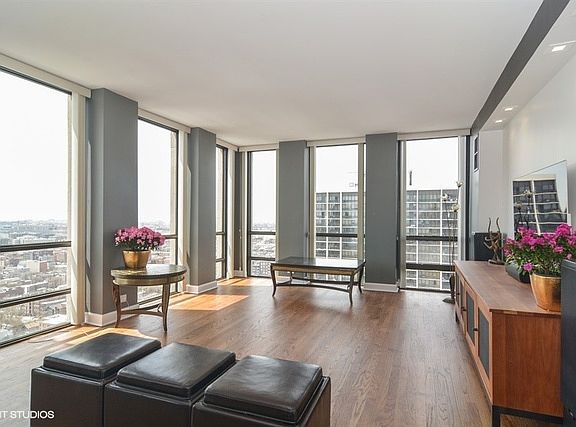 3rd image of 1660 N La Salle Dr APT 3002