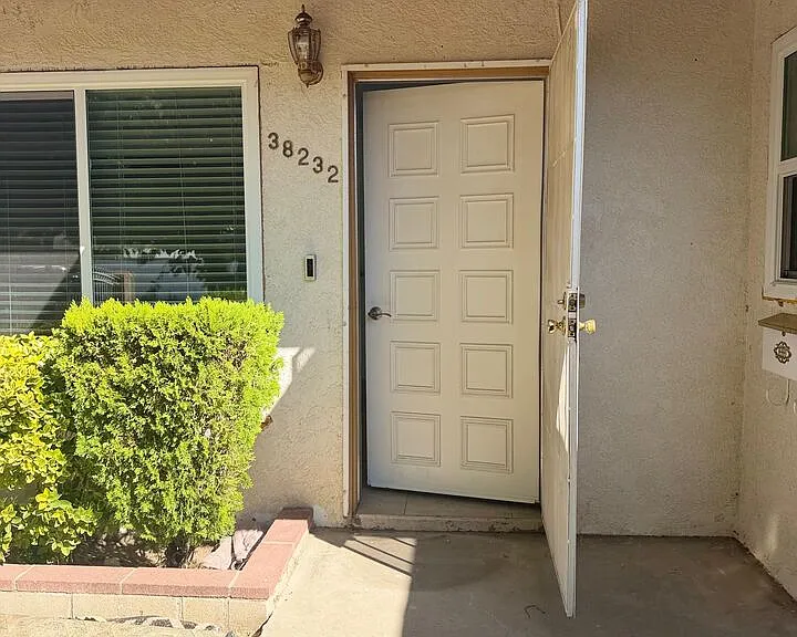 38232 Delacour Dr — Photo 6