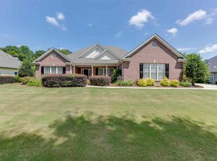 907 Cruce Lake Dr, Hoschton, GA 30548