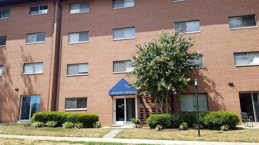 Carlyn Hill Apartments — Photo 2