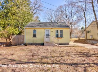 318 Cottonwood St, Midland, MI 48642