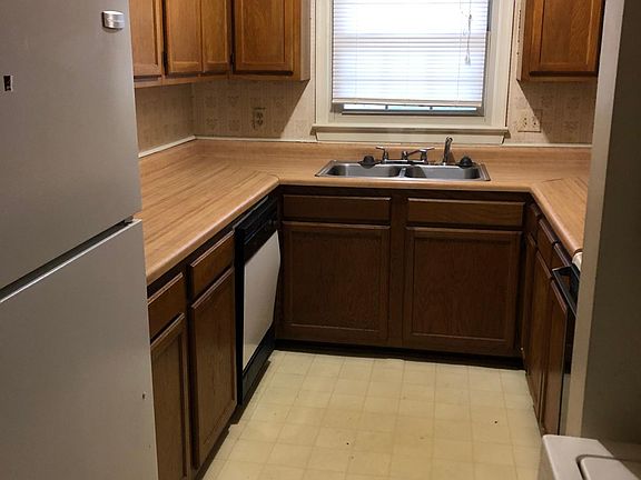 5th image of 300 Patriot Ln #1A