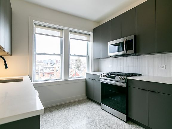 4th image of 3051 W Medill Ave #3E