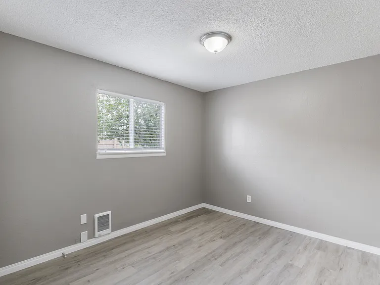 South Pacific Apartments — Photo 36