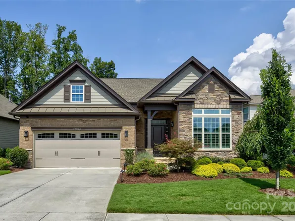 17206 Coves Edge Ln, Charlotte, NC 28278