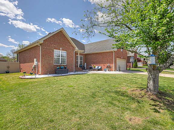 2nd image of 2825 Vicwood Dr