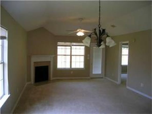 2nd image of 940 Hamilton Bridges Dr W