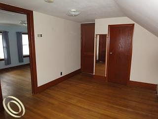 5th image of 101 Bedell St