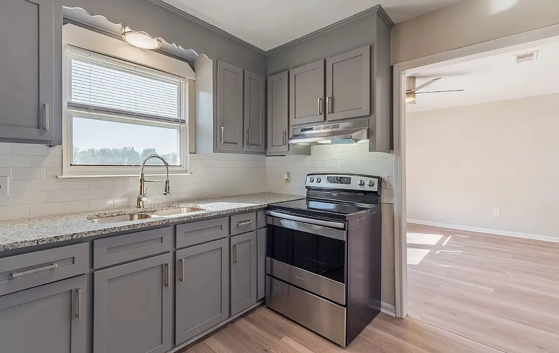 3 bed, 900 sqft, $1,195 — Photo 3
