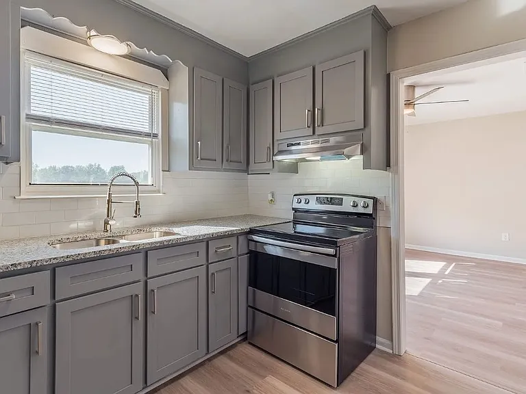 7305 Patterson Rd — Photo 3
