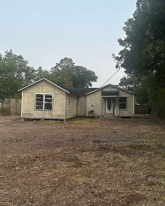1st image of 206 7th Ave