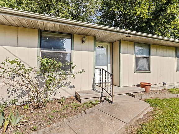 2nd image of 1738 N Oak Grove Avenue