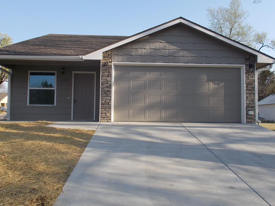 1120 W. Kansas W/2 Car Garage - Corner Lot
