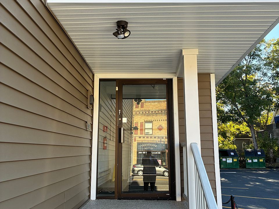 1st image of 667-671 Monroe Ave #15