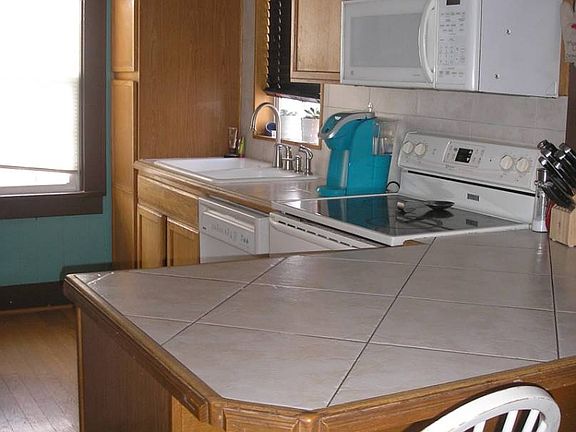 5th image of 425 N Beecroft St