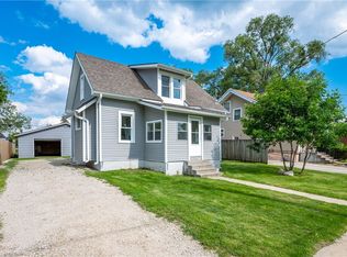 1523 E 23rd St, Des Moines, IA 50317