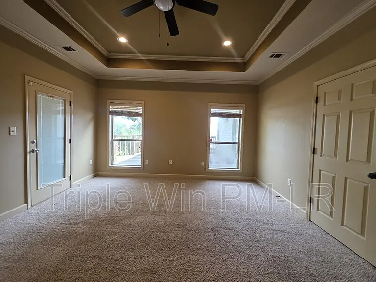 1901 Hidden Creek Dr — Photo 23