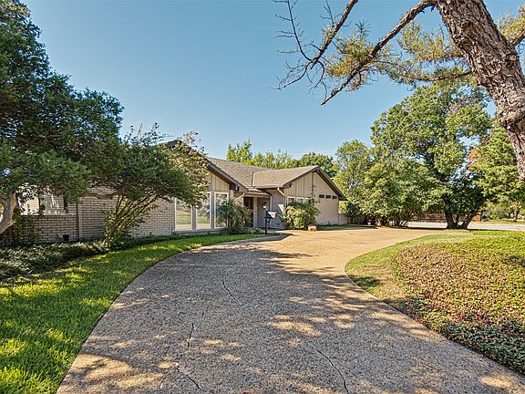 2nd image of 3708 Princess Ln