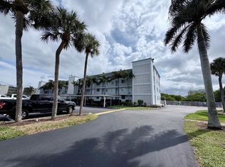 689 NE 6th Ct APT 403, Boynton Beach, FL 33435