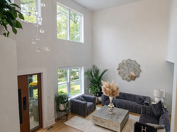 4th image of 55 Willow Rd