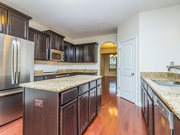 3rd image of 1820 Looking Glass Ln