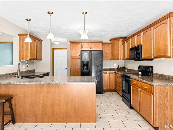5th image of 432 Meadowlark Ln