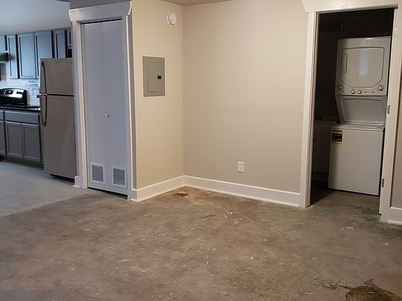 4th image of 1620 E Linwood Blvd #G1