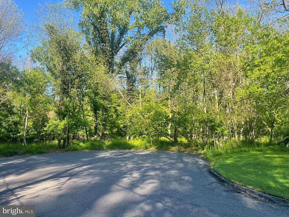 1st image of 37 Imperial Dr
